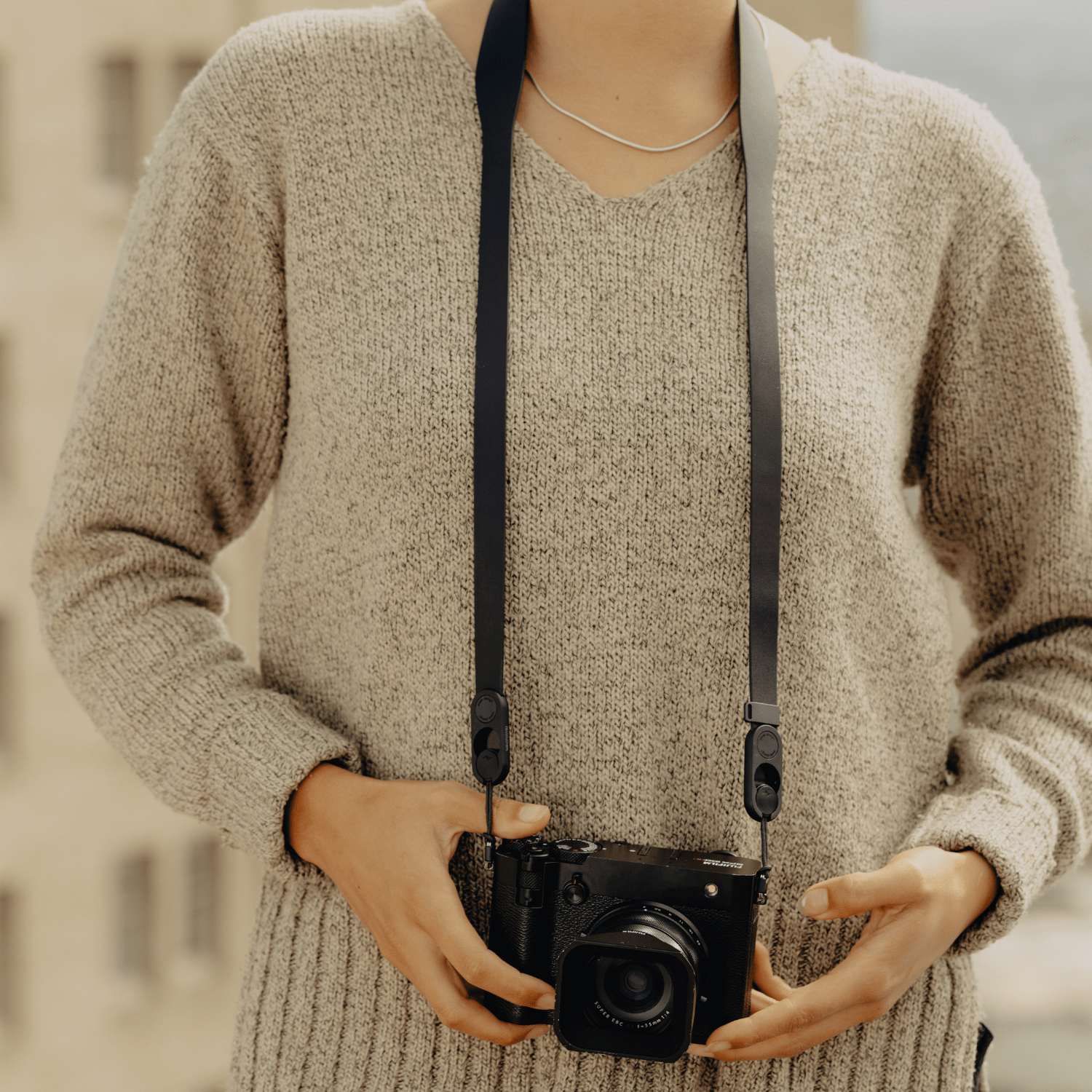 Form Leather Camera Strap Standard black (3)-min