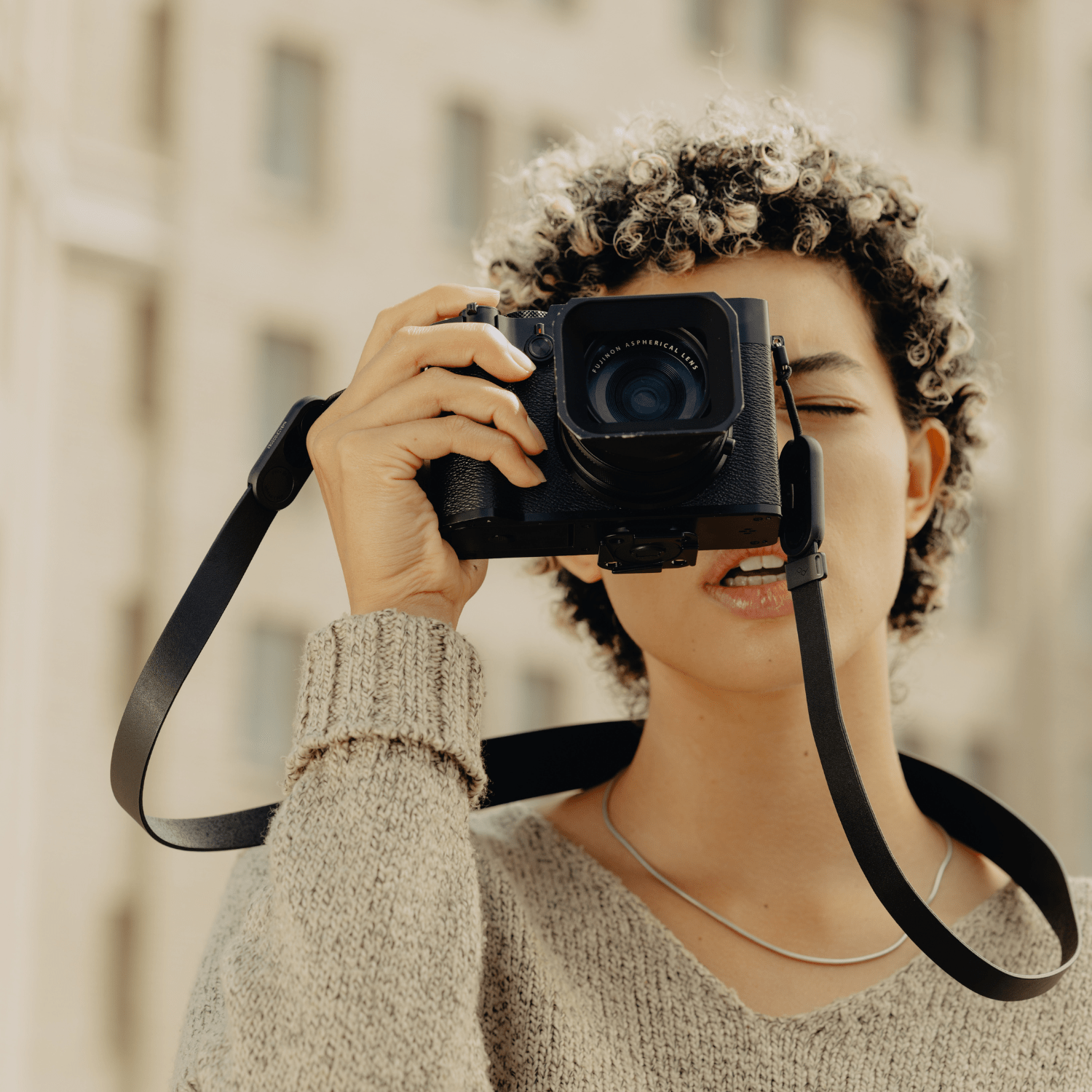 Form Leather Camera Strap Standard black (5)-min