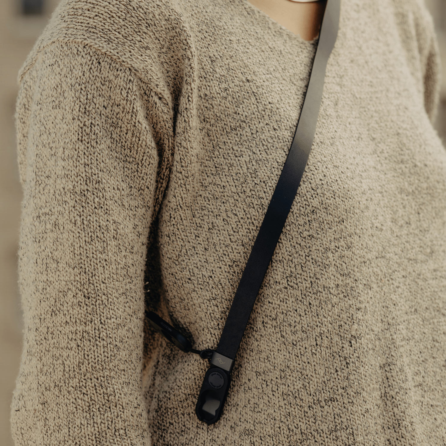 Form Leather Camera Strap Standard black (8)-min