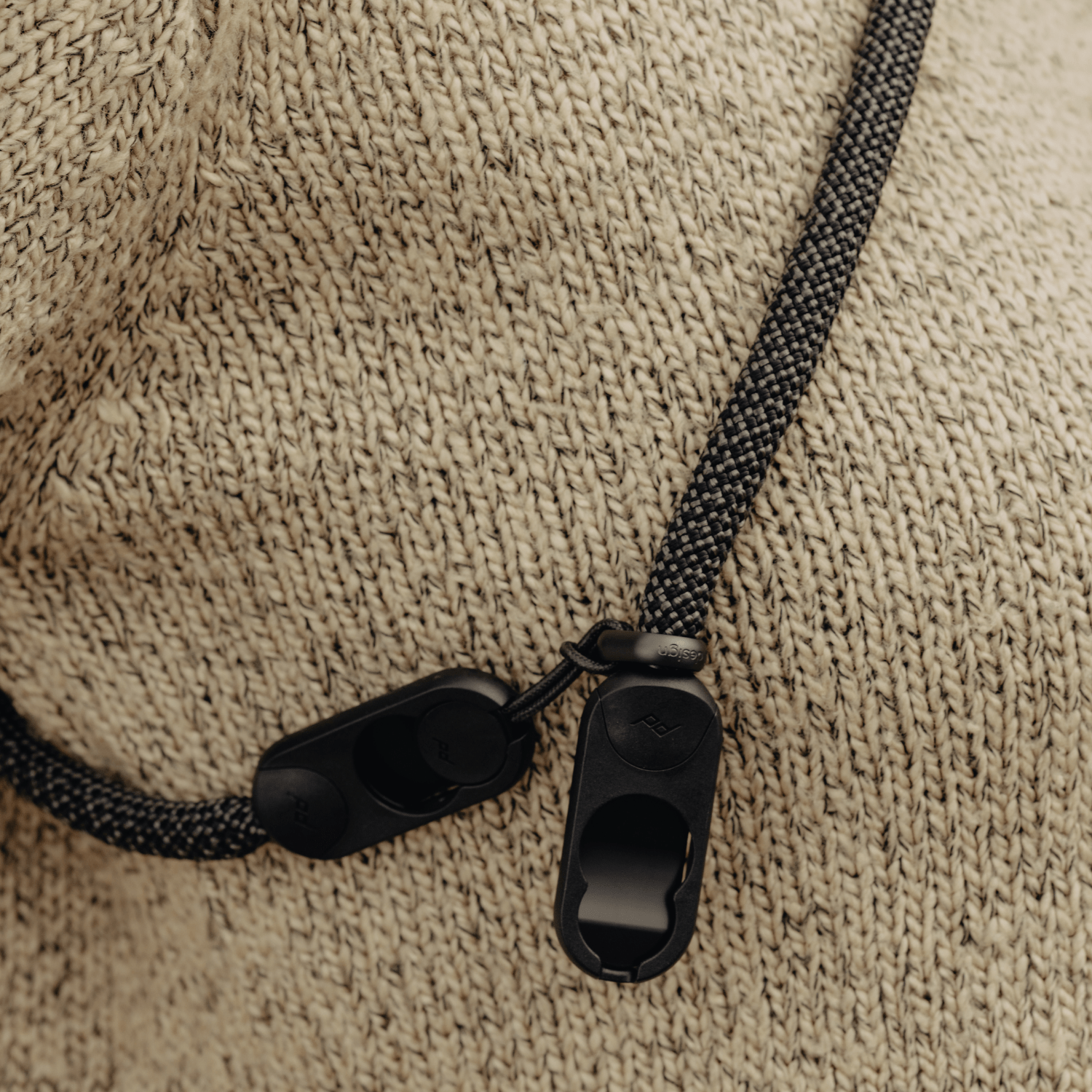 Form Rope Camera Strap Short black (7)-min